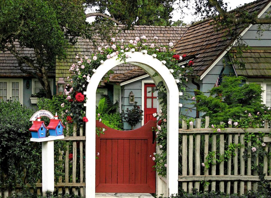 Арка над калиткой