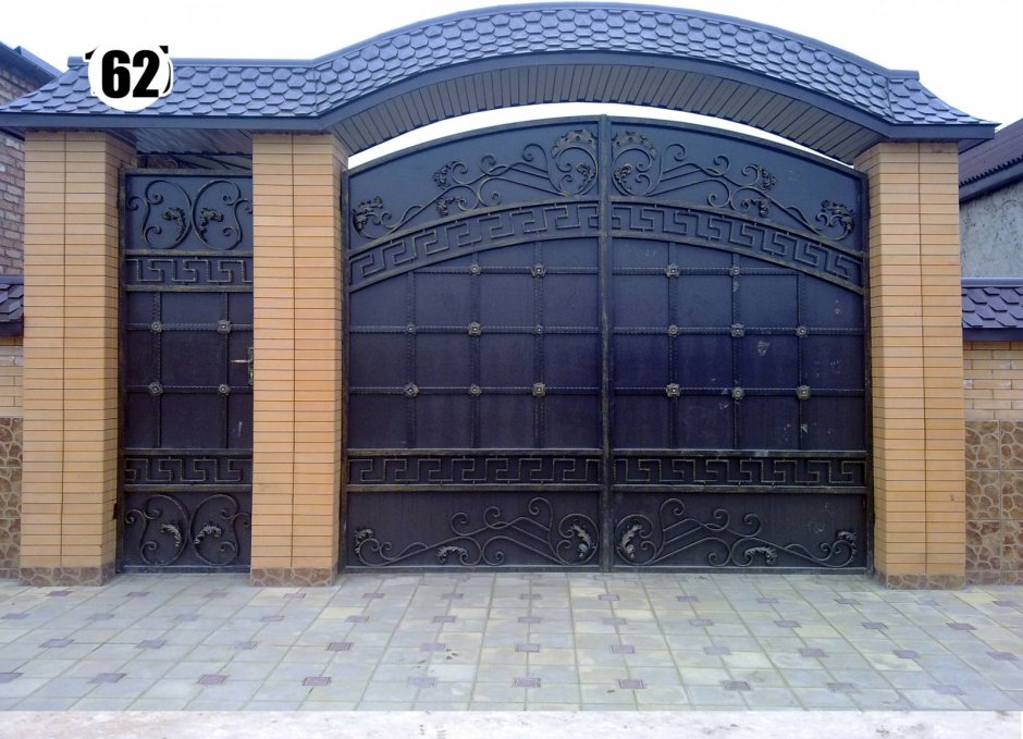 Арка над воротами