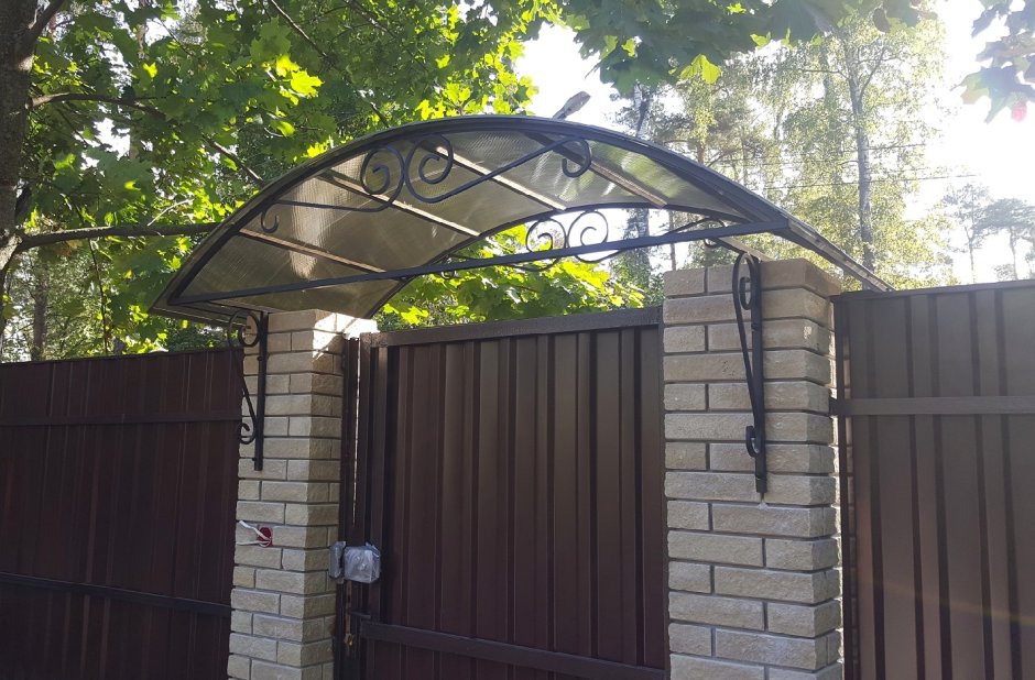 Козырек над калиткой