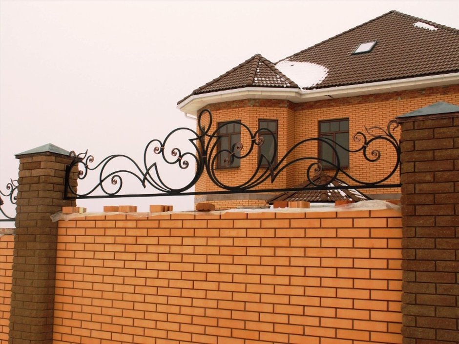 Навершие на кирпичный забор