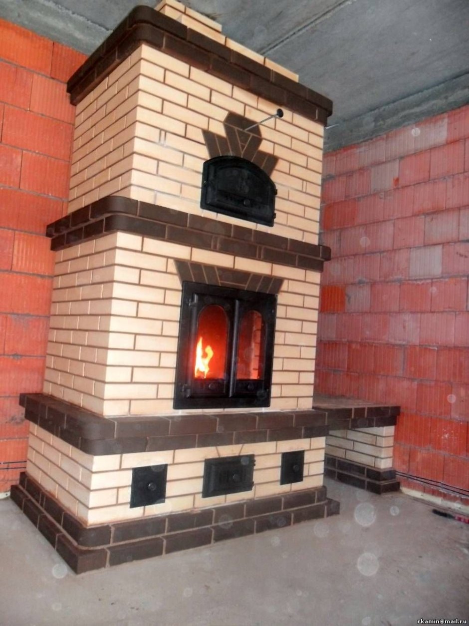 Крашенная печь из кирпича