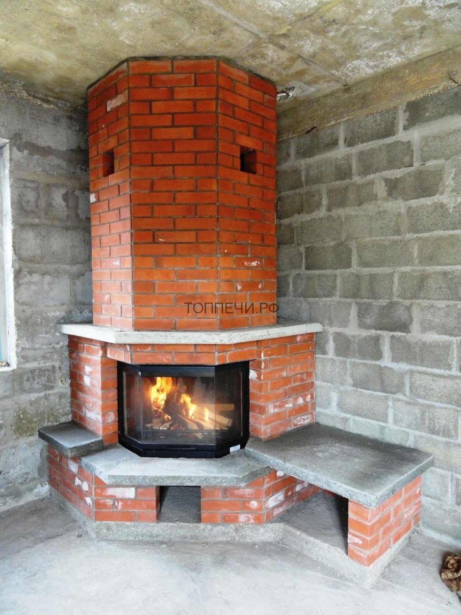 Угловая печь-камин из кирпича