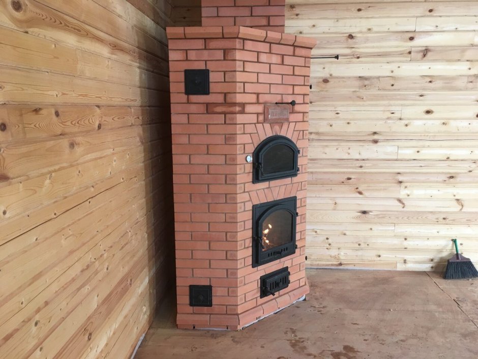 Угловая печь из кирпича