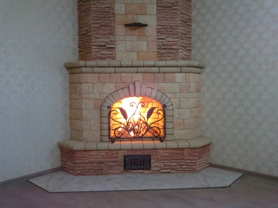 Угловой камин из кирпича