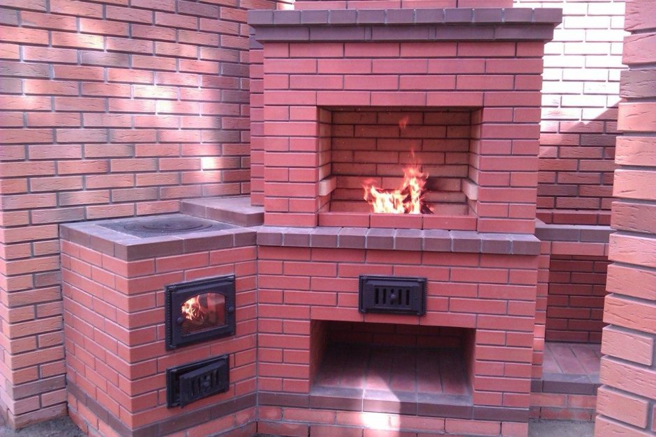 Угловой кирпичный мангал