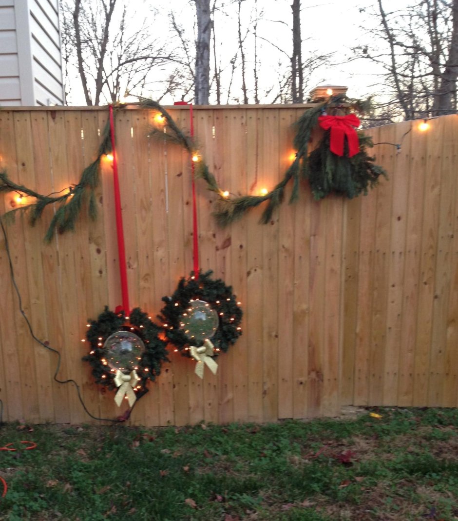 Новогоднее украшение забора