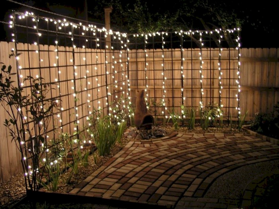 Украшение забора гирляндами