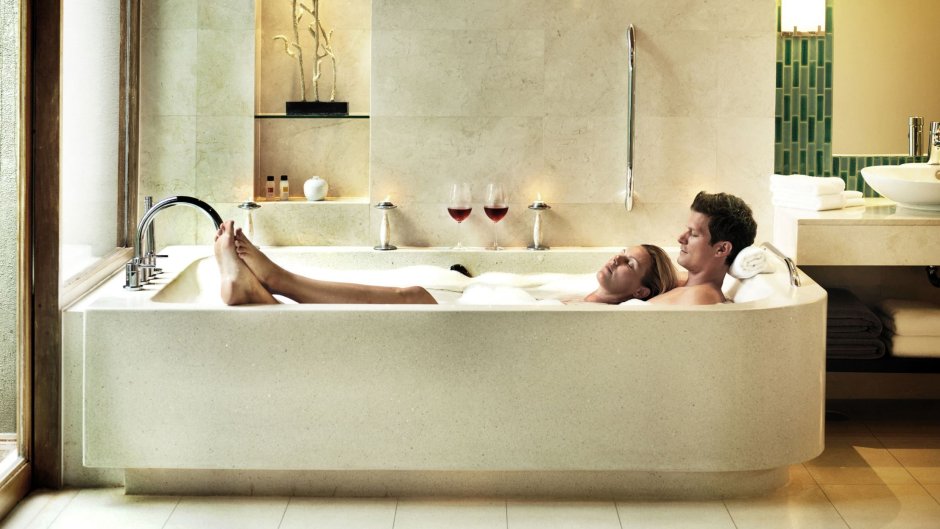 Влюбленные в ванной