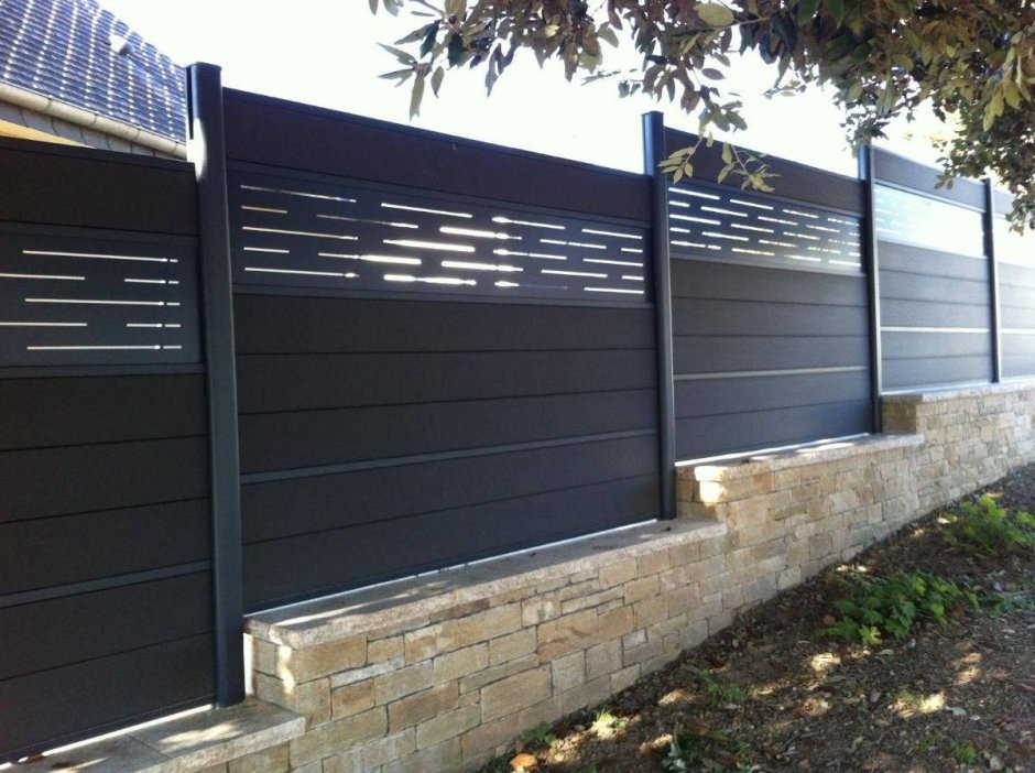 Горизонтальный черный забор