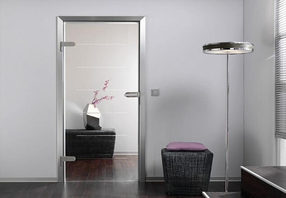 Стеклянная дверь