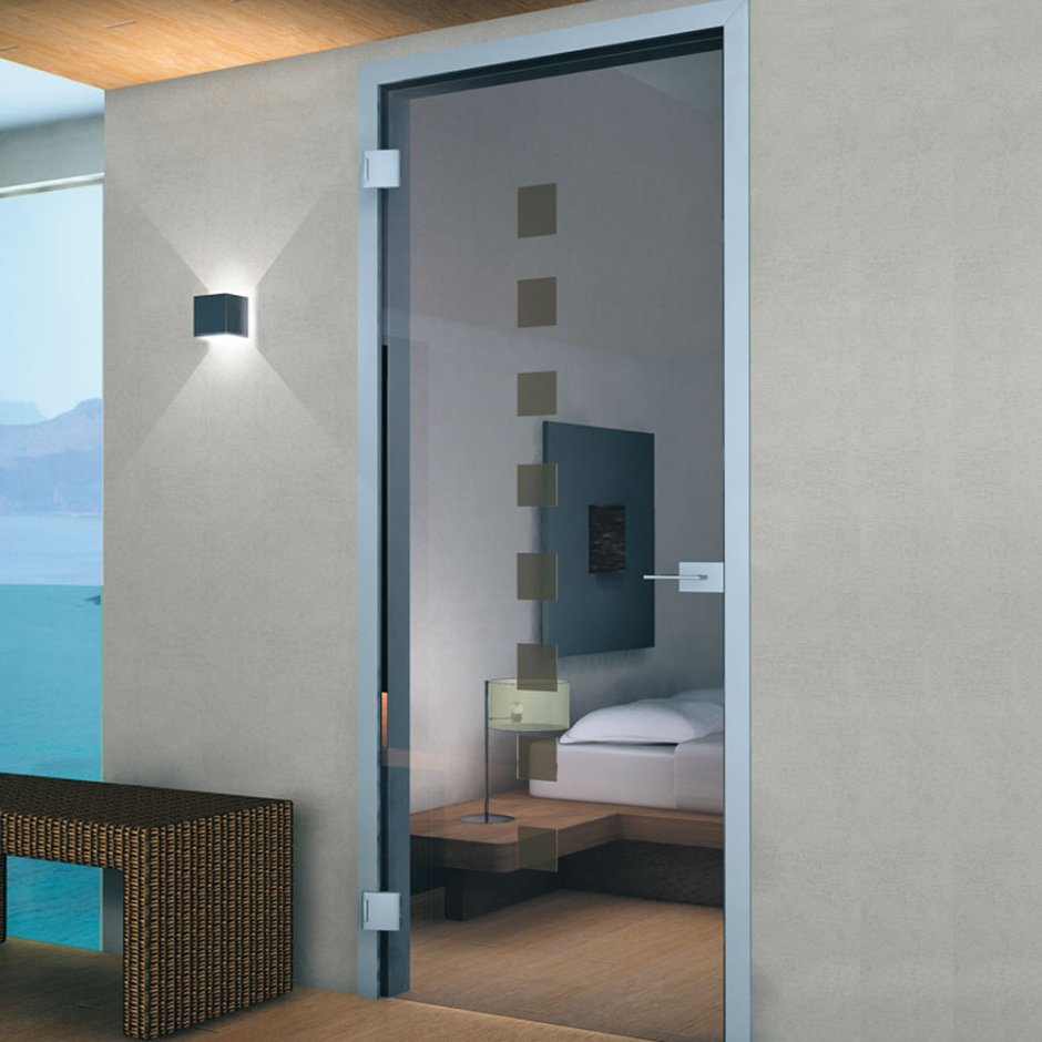 Зеркальная дверца в нишу