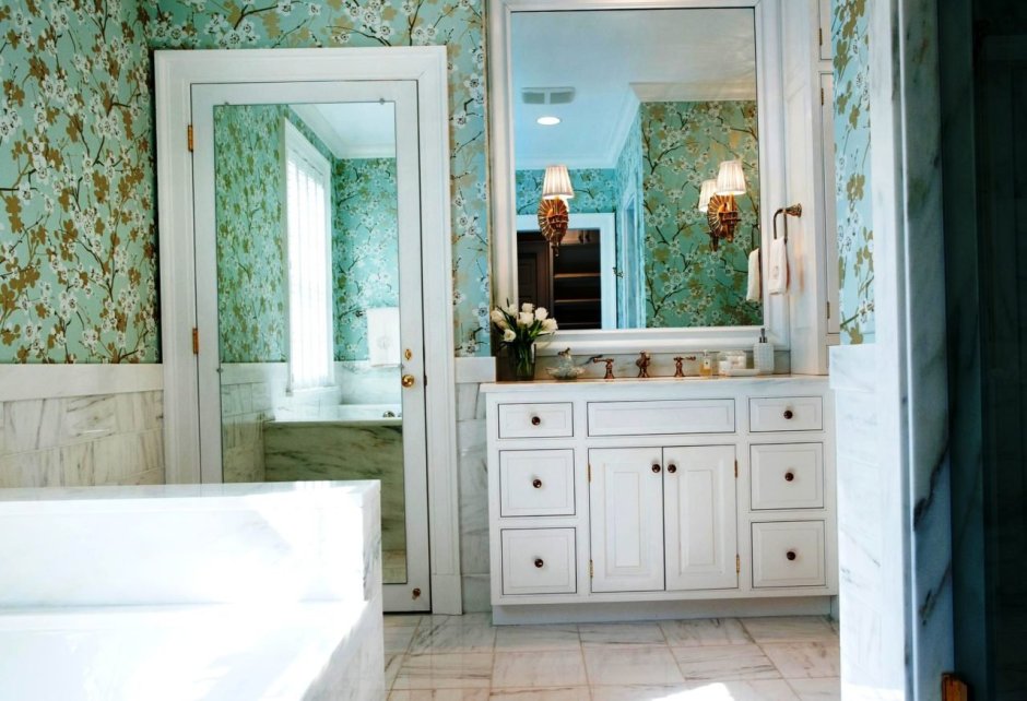 Дверь с зеркалом в ванную комнату