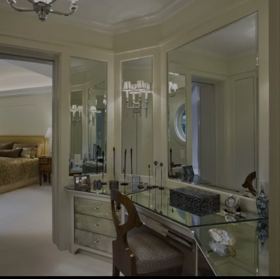 Встроенный шкаф в санузле в классическом стиле