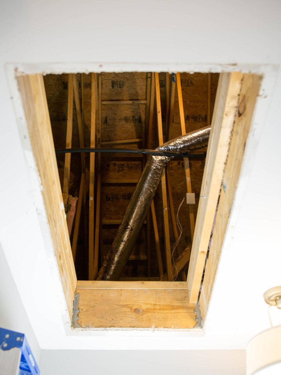 Откидная дверь на чердак