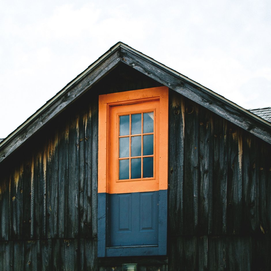 Дверь на чердак с улицы