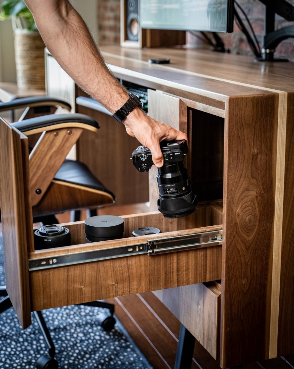 Умный стол из дерева