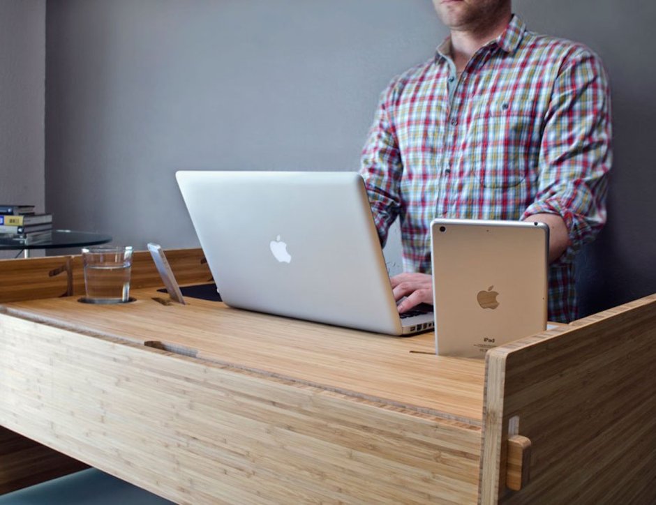 Умный стол из дерева