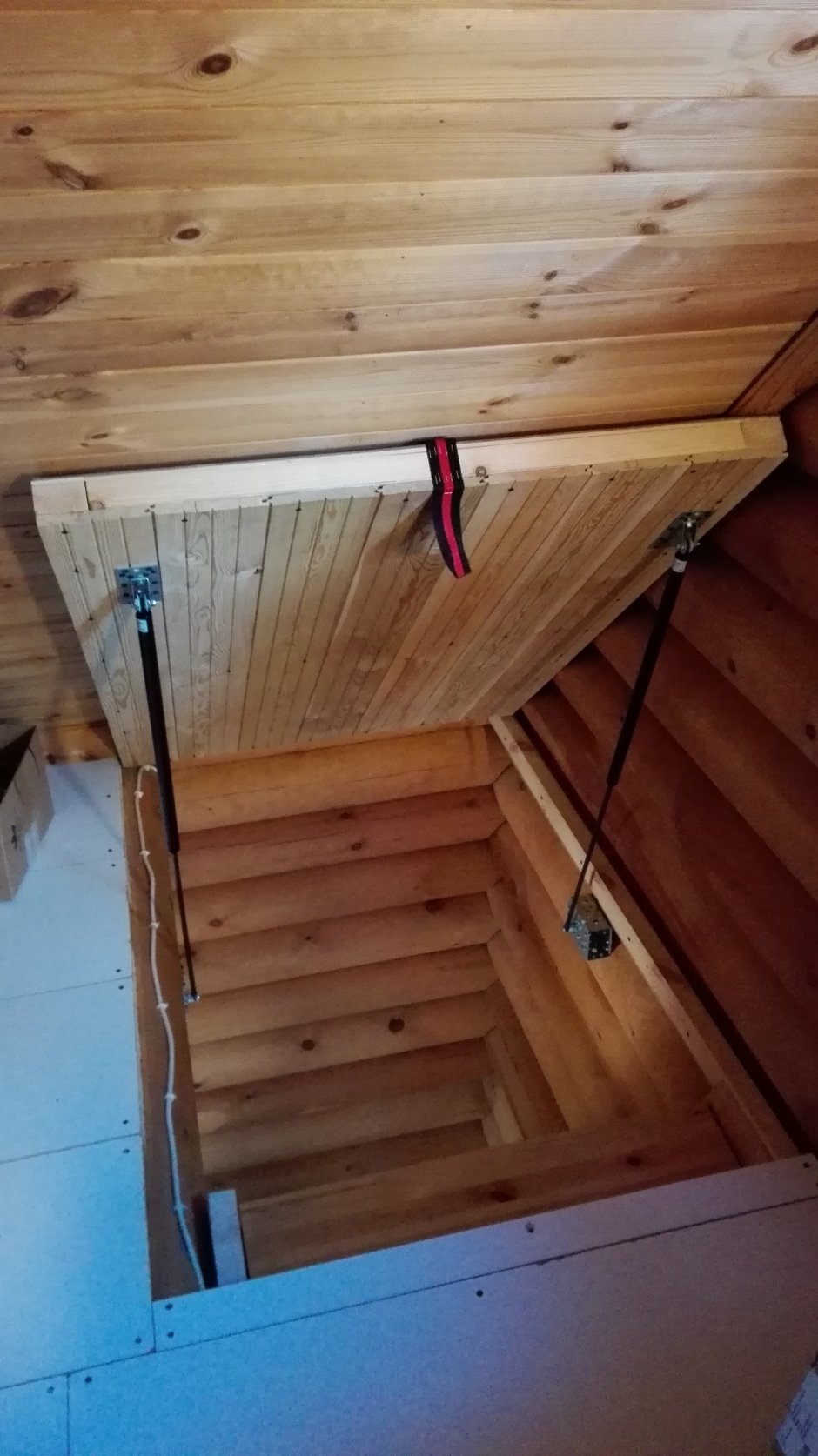 Люк ЛАЗ утепленный