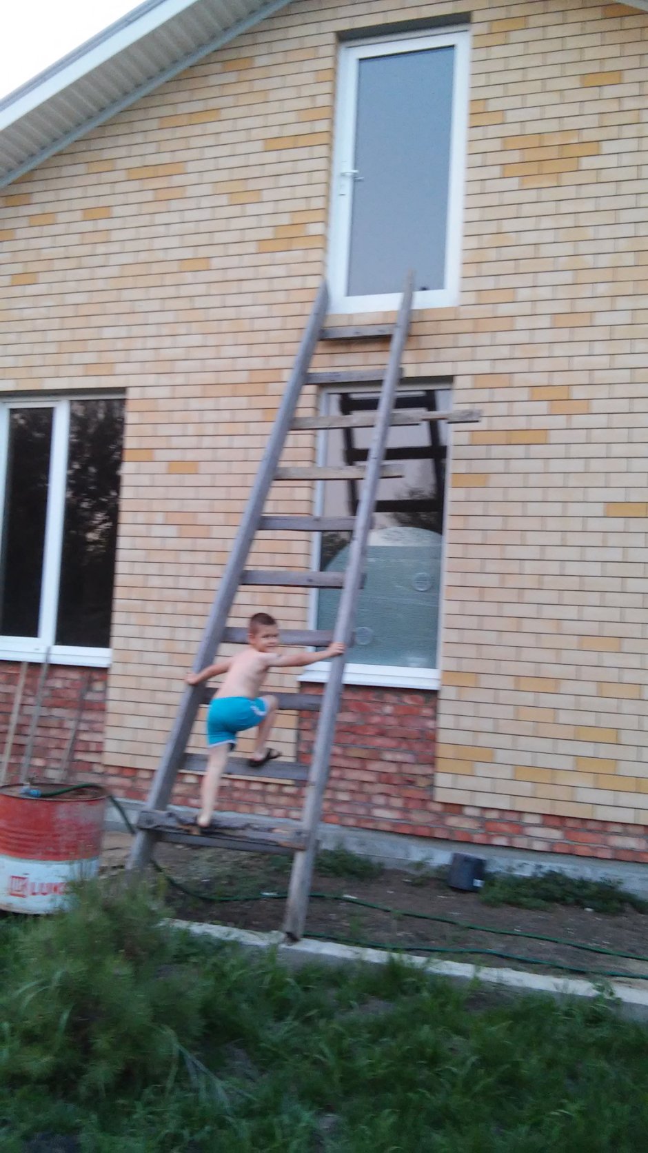 Лестница на чердак с улицы