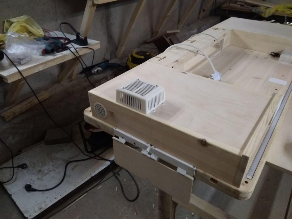 Стол своими руками из дерева умный