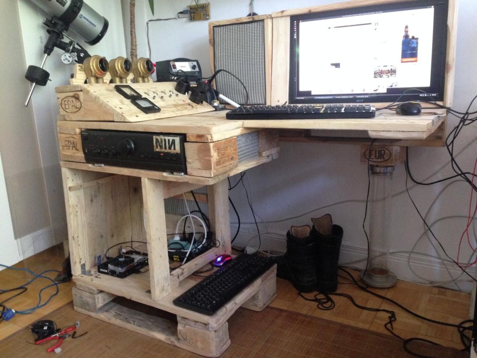 Умный стол деревянный