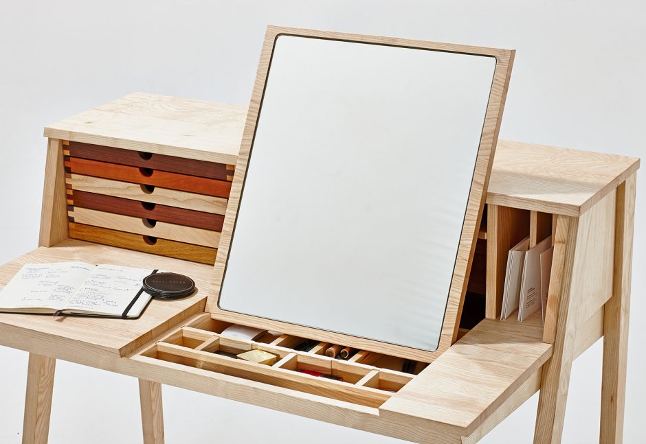 Самодельный компьютерный стол из дерева