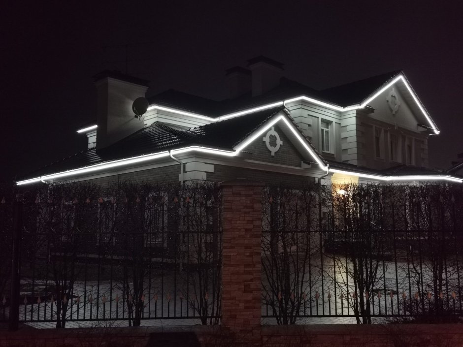 Контурное освещение фасада