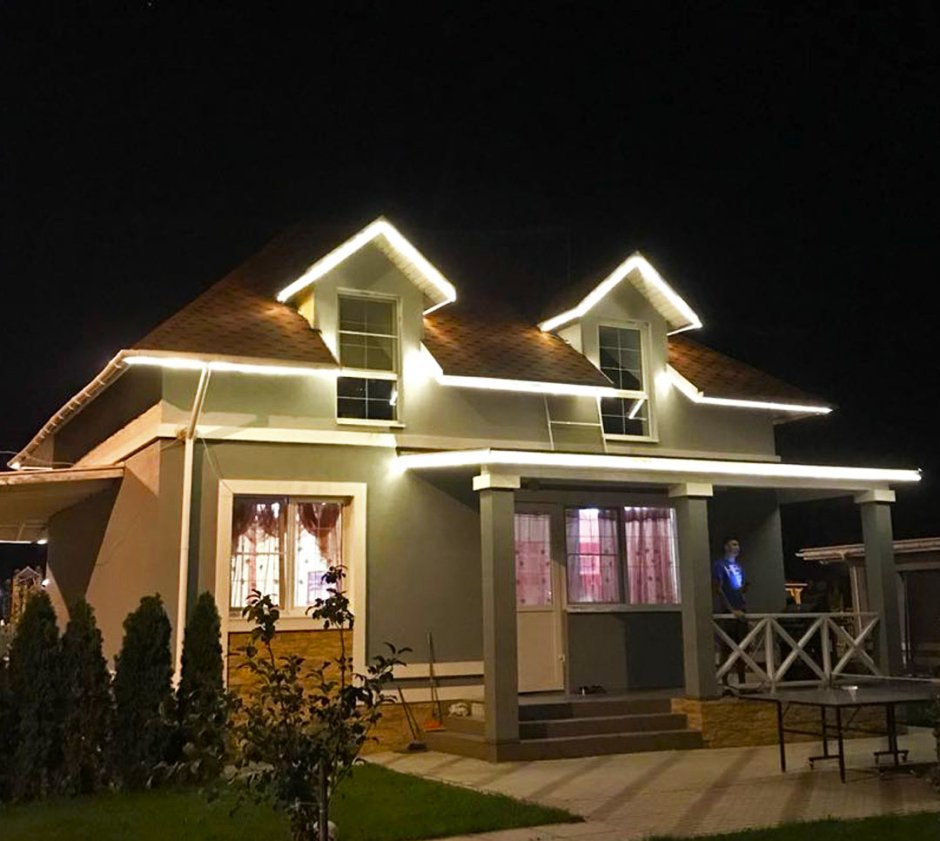 Подсветка фасада коттеджа