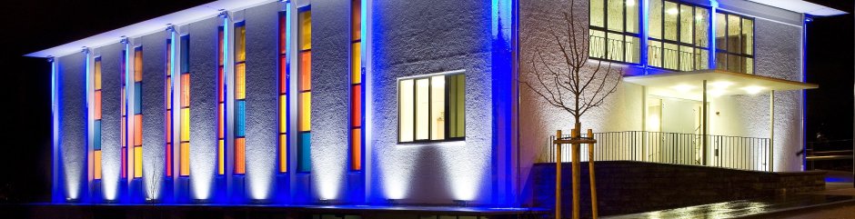 Прожектор на фасаде