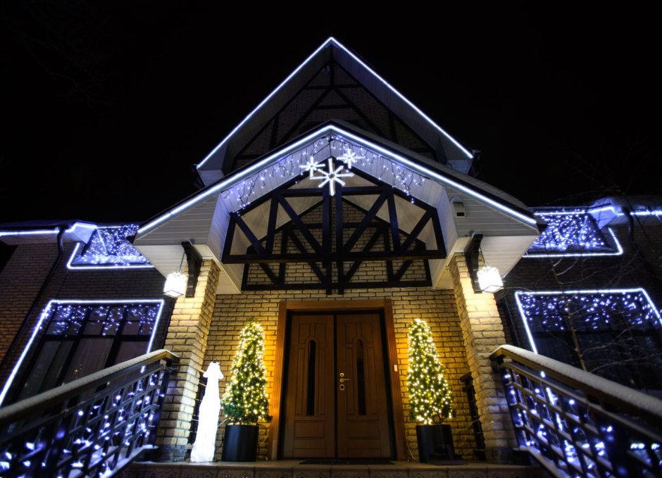 Дюралайт на фасаде