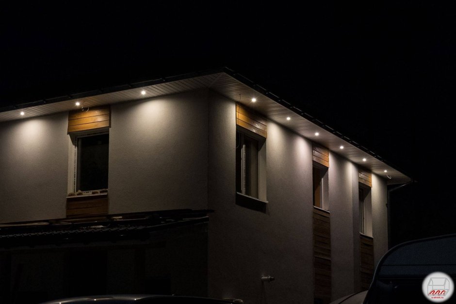 Точечное освещение фасада