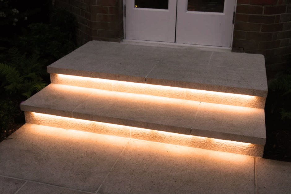 Светодиодная лента в ландшафте