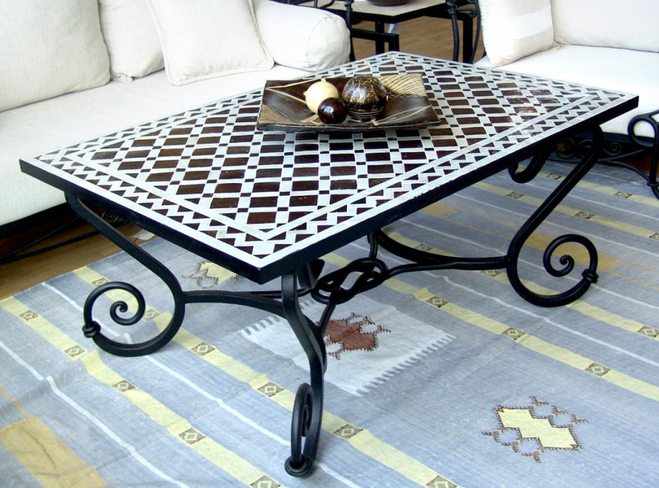 Стол кованый из плитки
