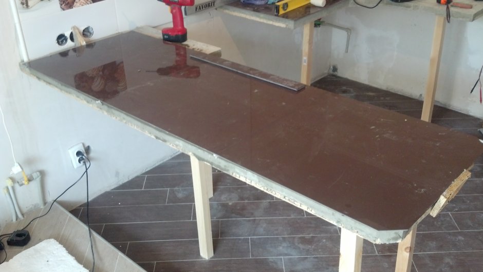 Торец столешницы из плитки