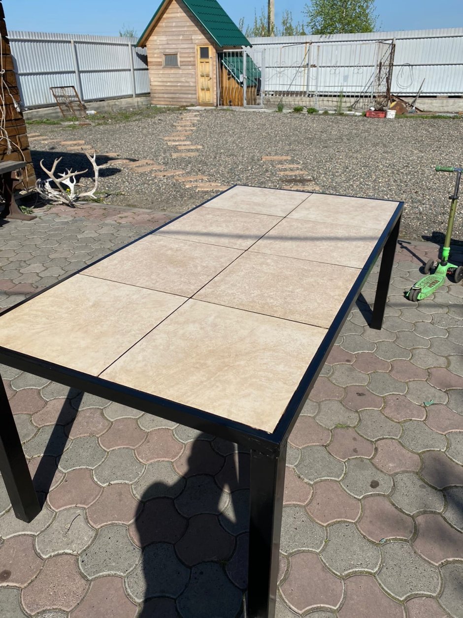 Стол из керамогранитной плитки