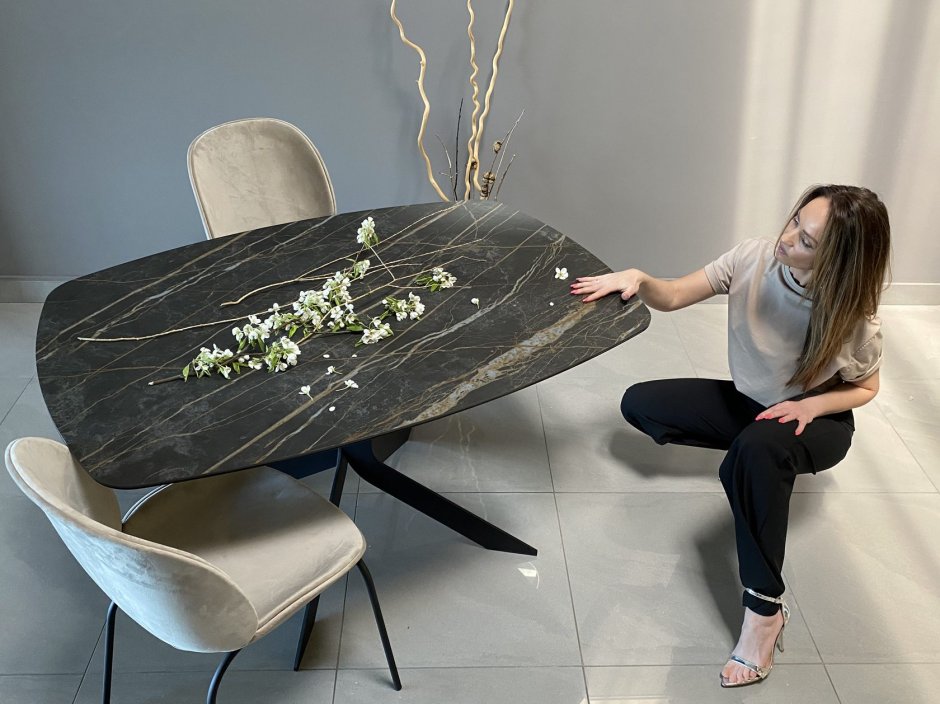 Стол из керамогранита