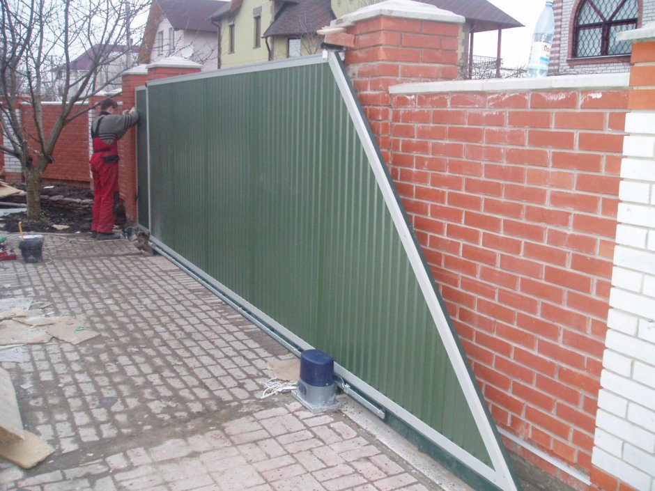 Откатные ворота снаружи