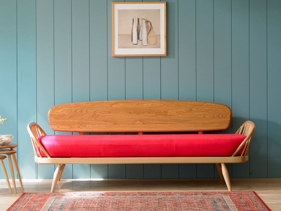 Деревянная скамейка в прихожую