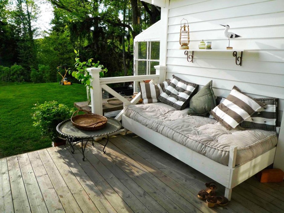 Угловая скамейка на террасу