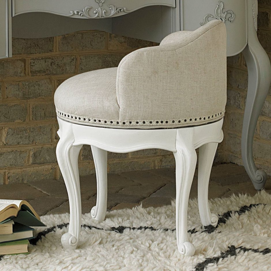 Пуф для туалетного столика