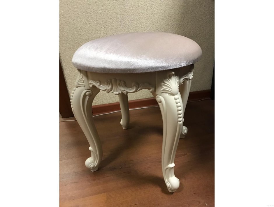 Пуф круглый на ножках