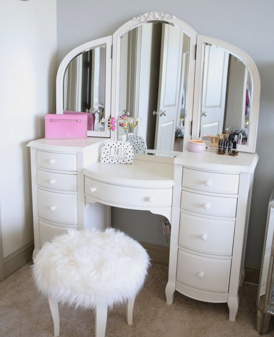 Пуфик для туалетного столика