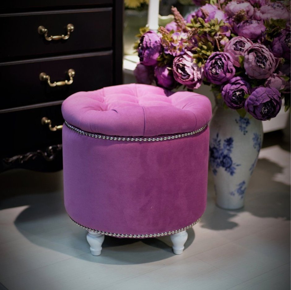 Пуф для туалетного столика