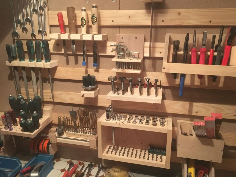 Хранение отвёрток в мастерской