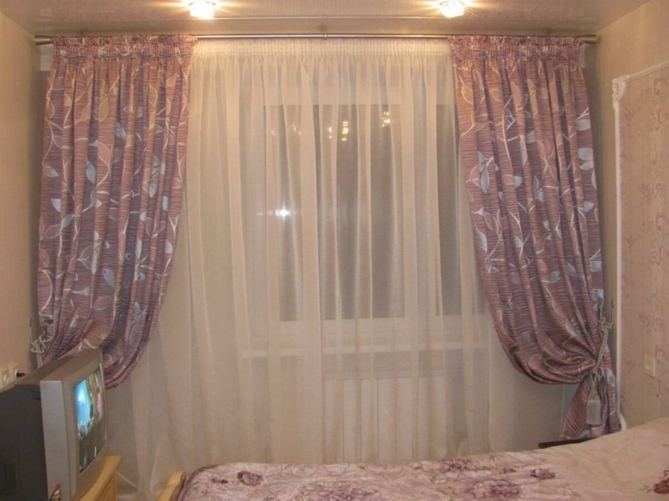 Шторы для гостиной с балконом