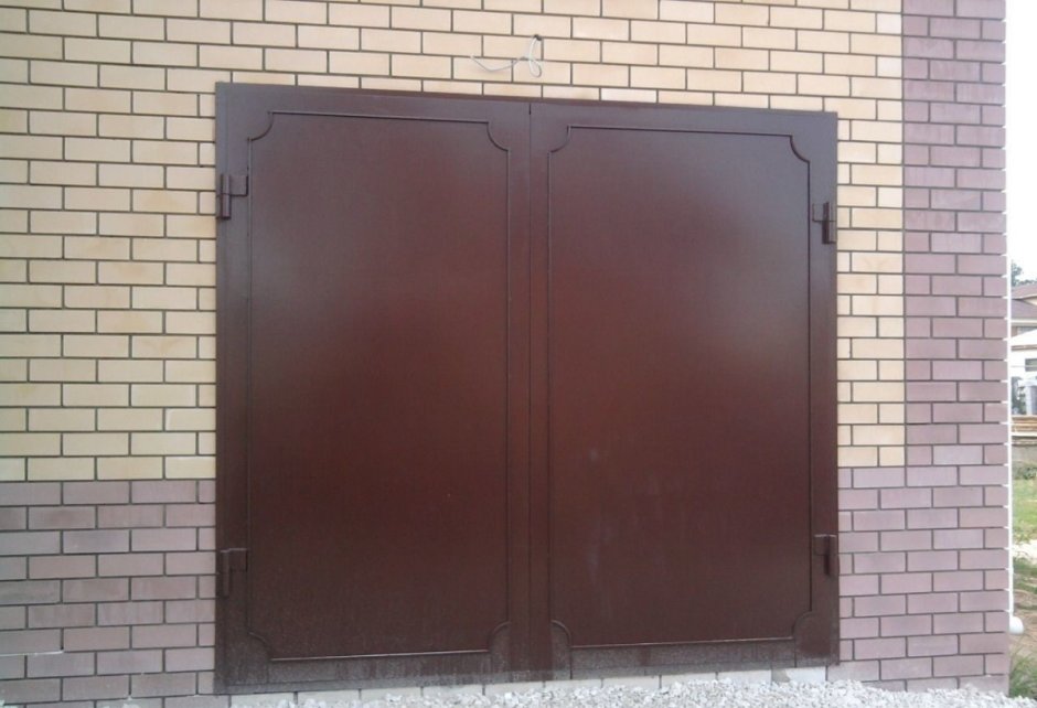 Ворота гаражные распашные 2мх2м