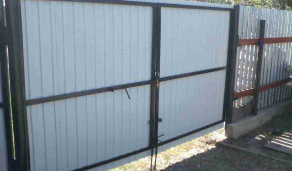 Ворота 3400 на 2200 с калиткой внутри