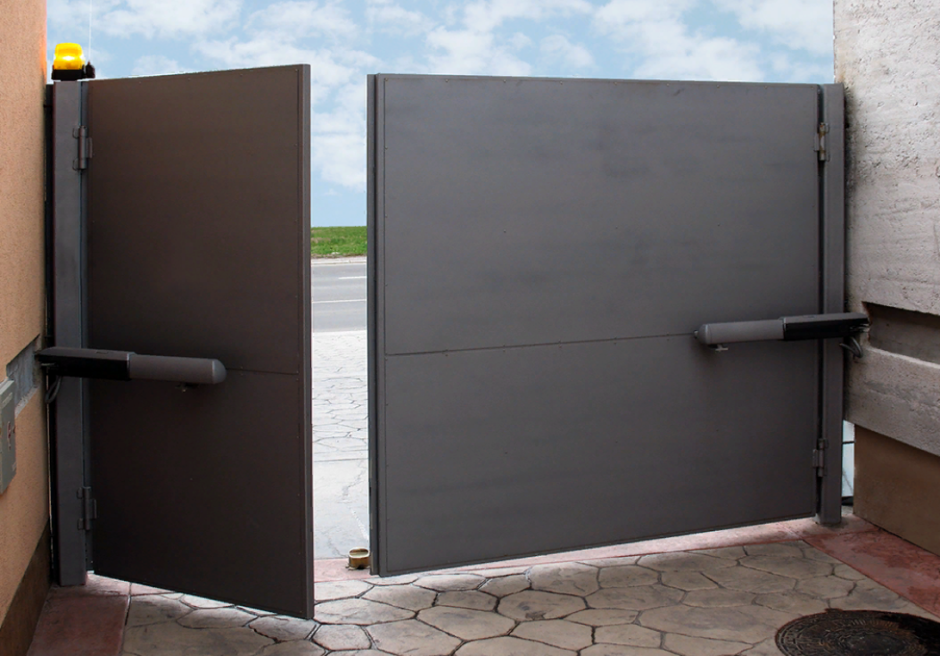 Ворота гаражные распашные 2мх2м