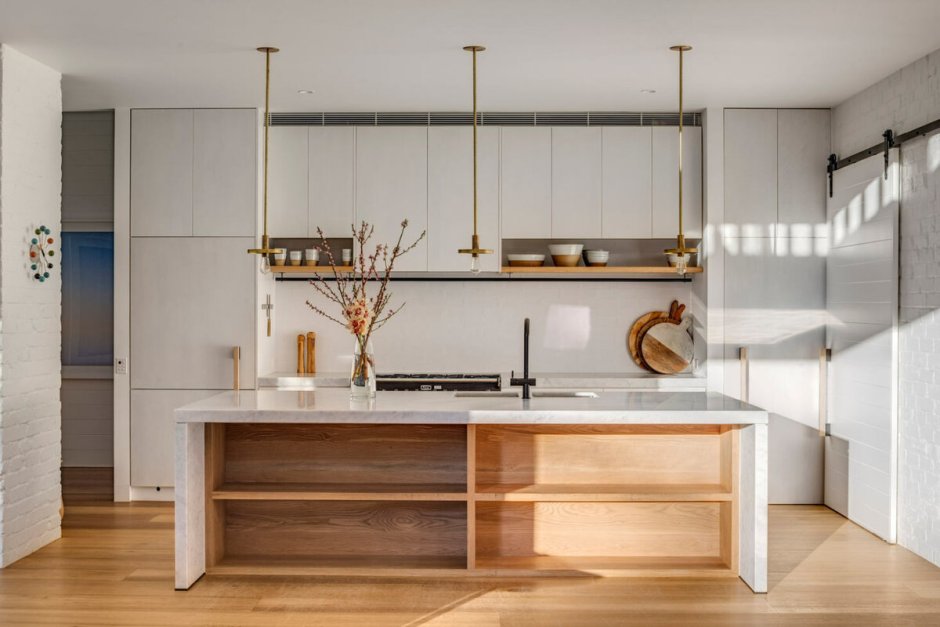 Кухня без навесных шкафов в стиле Прованс