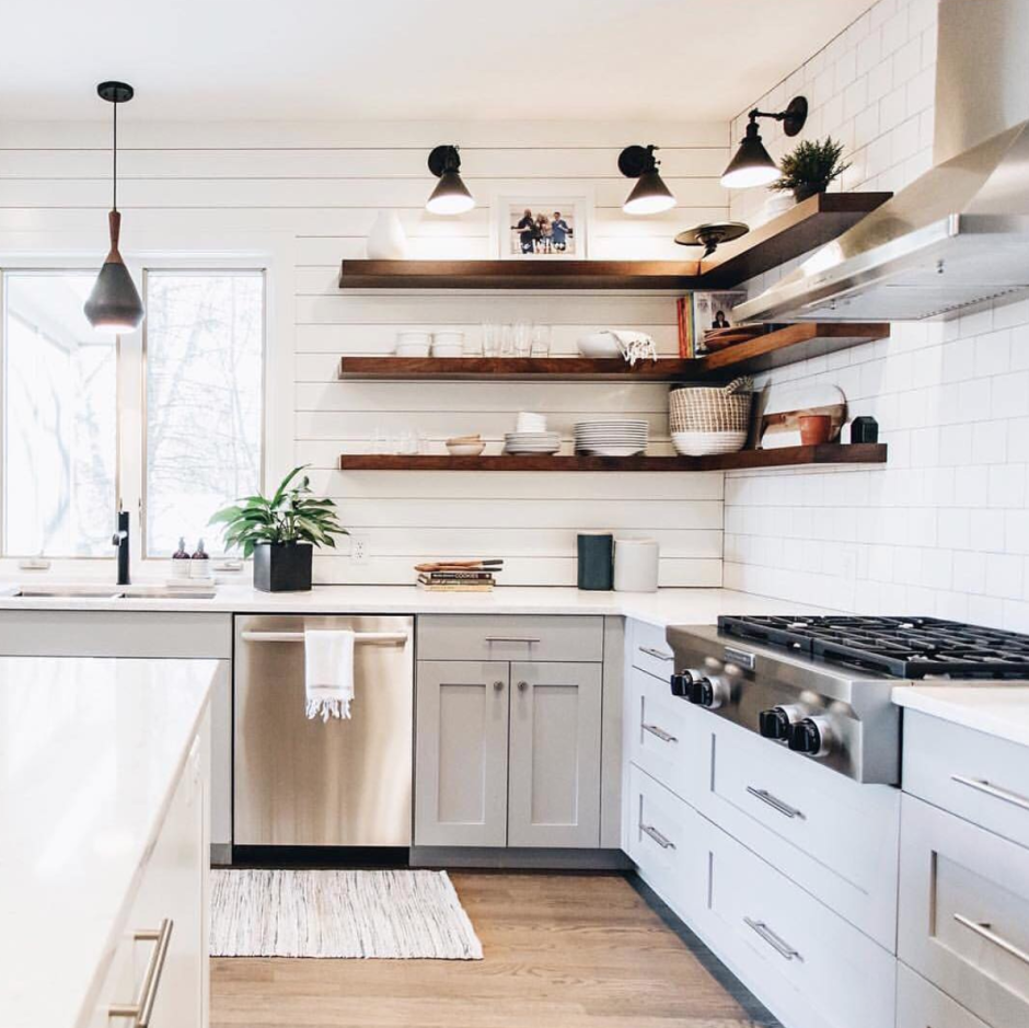 Кухонный гарнитур без верхних ящиков